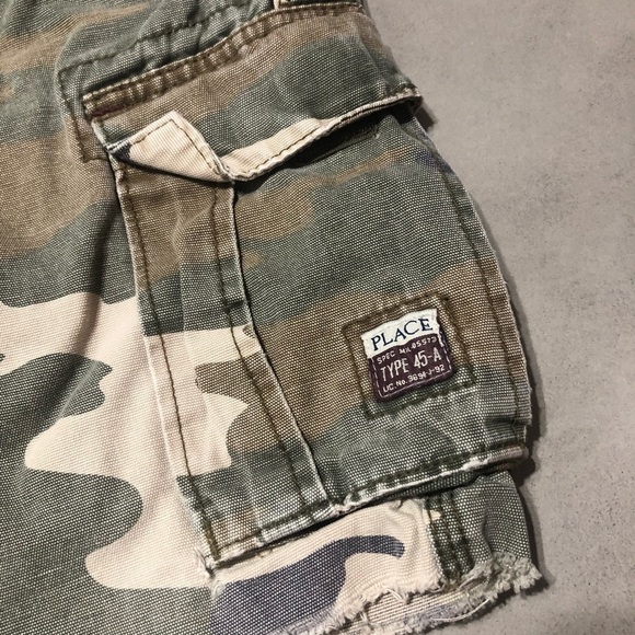 ROOTS Beaver Canoe T-Shirt & Children’s Place Cargo Shorts Outfit - Picture 8 of 9